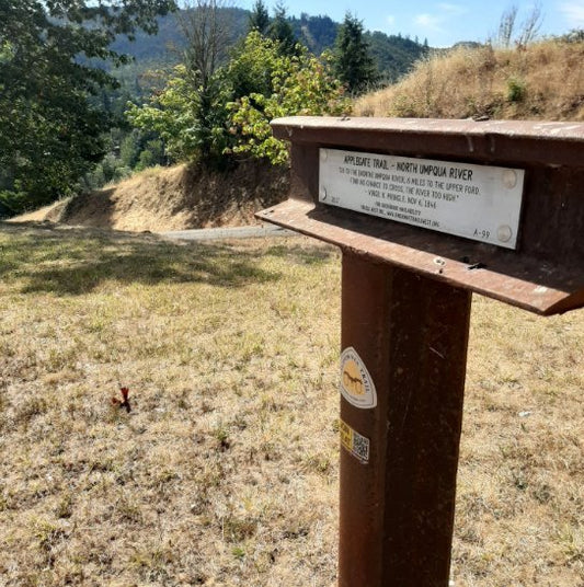 Image of a trail sign.
